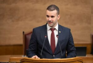 Sjutra premijerski sat